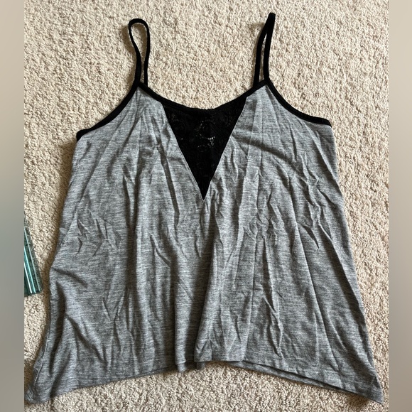 Old Navy Heathered Grey Black Lace Inset Petite Sharkbite Hem Tank - Picture 1 of 6